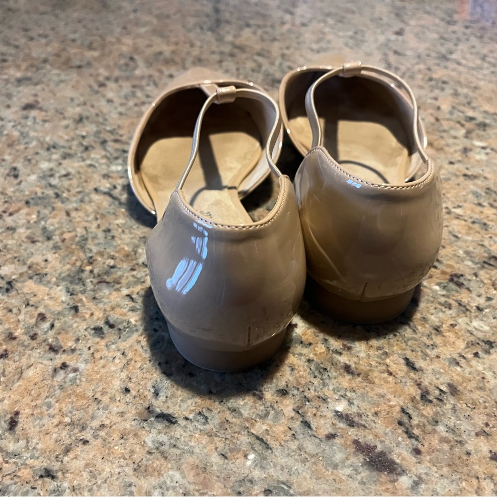 Bella Vita Nude Patent Pointed T-Strap Flats-9ww - Picture 3 of 4